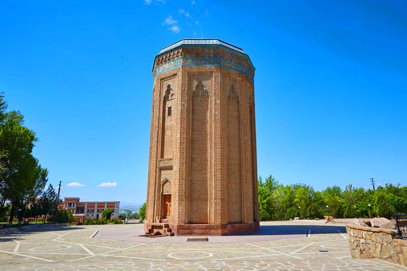 Momuna Khatun Tomb